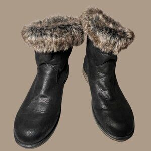 Candie’s Black Fold-Over Faux Fur Booties Women’s Size 9